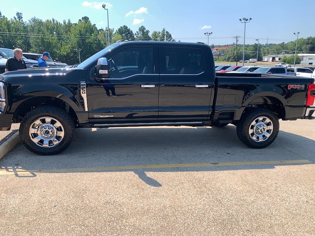 Used 2024 Ford F-250  Crew Cab Truck