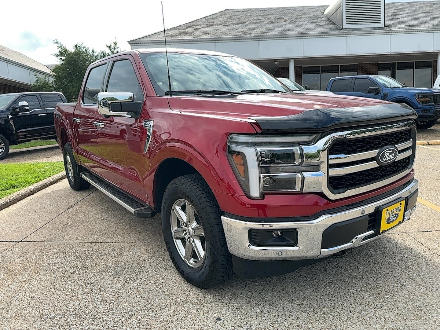 2025 Ford F-150 Lariat photo 3