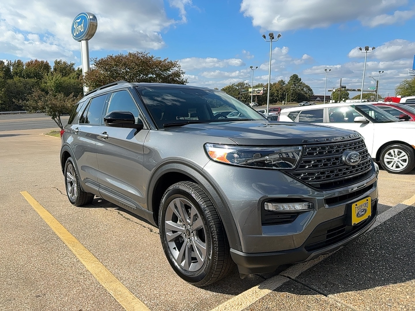 2023 Ford Explorer XLT's photo