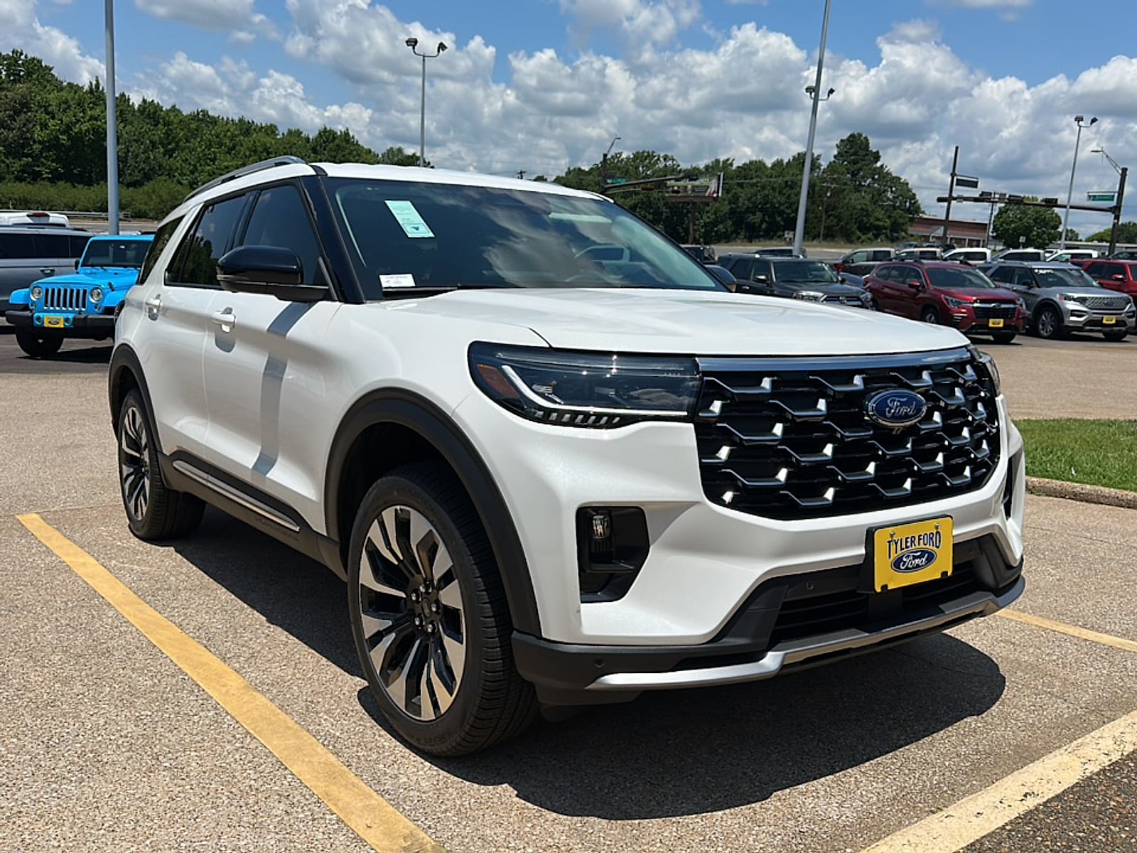 2026 Ford Explorer Platinum 4WD's photo