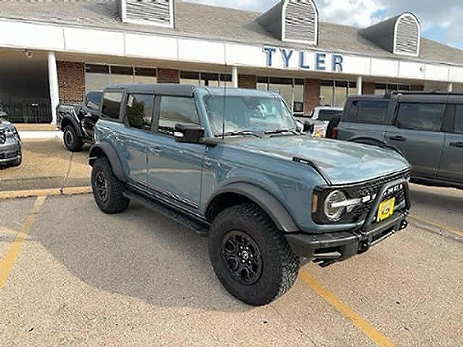 2021 Ford Bronco First Edition Advanced 4x4's photo