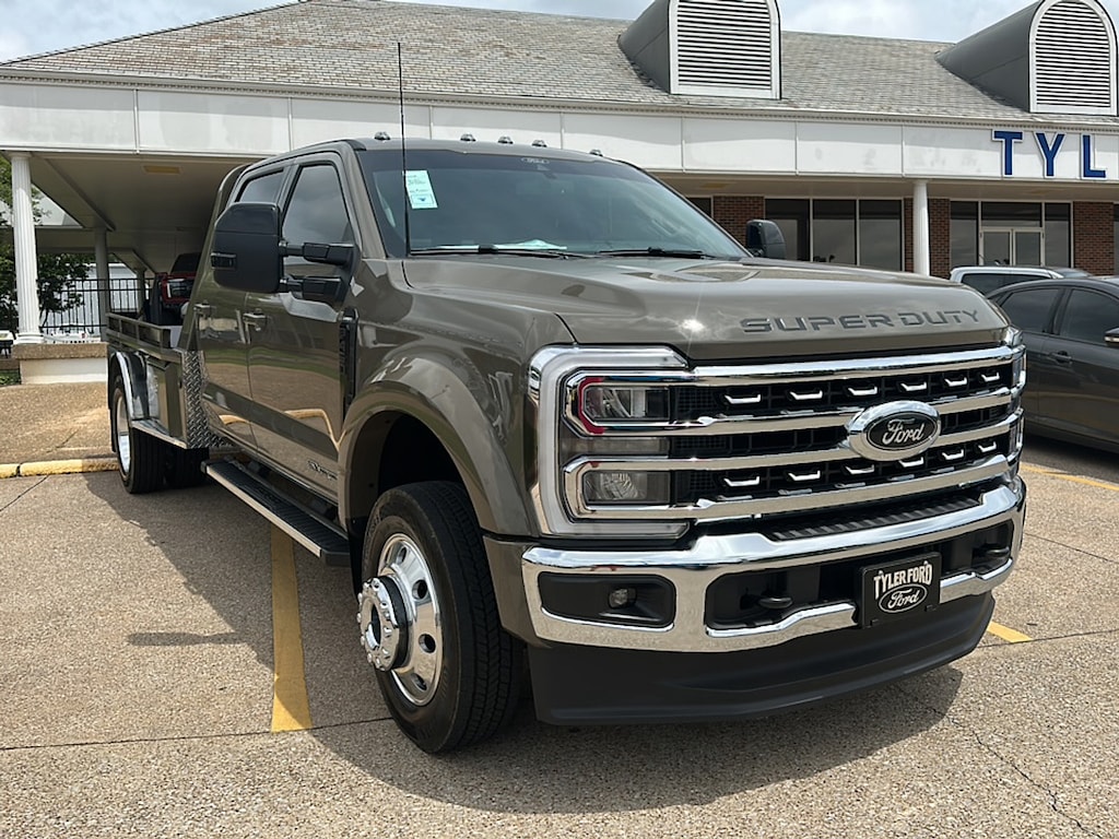 New 2026 Ford F-450 Chassis Lariat