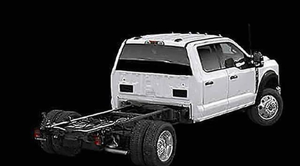 New 2026 Ford F-450 Chassis Lariat