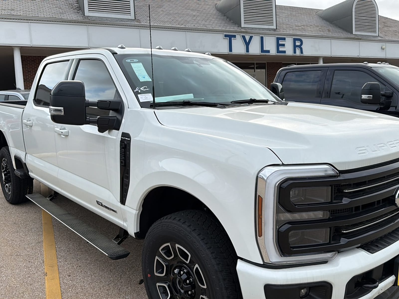 2026 Ford F-250 Super Duty Platinum - Photo 16