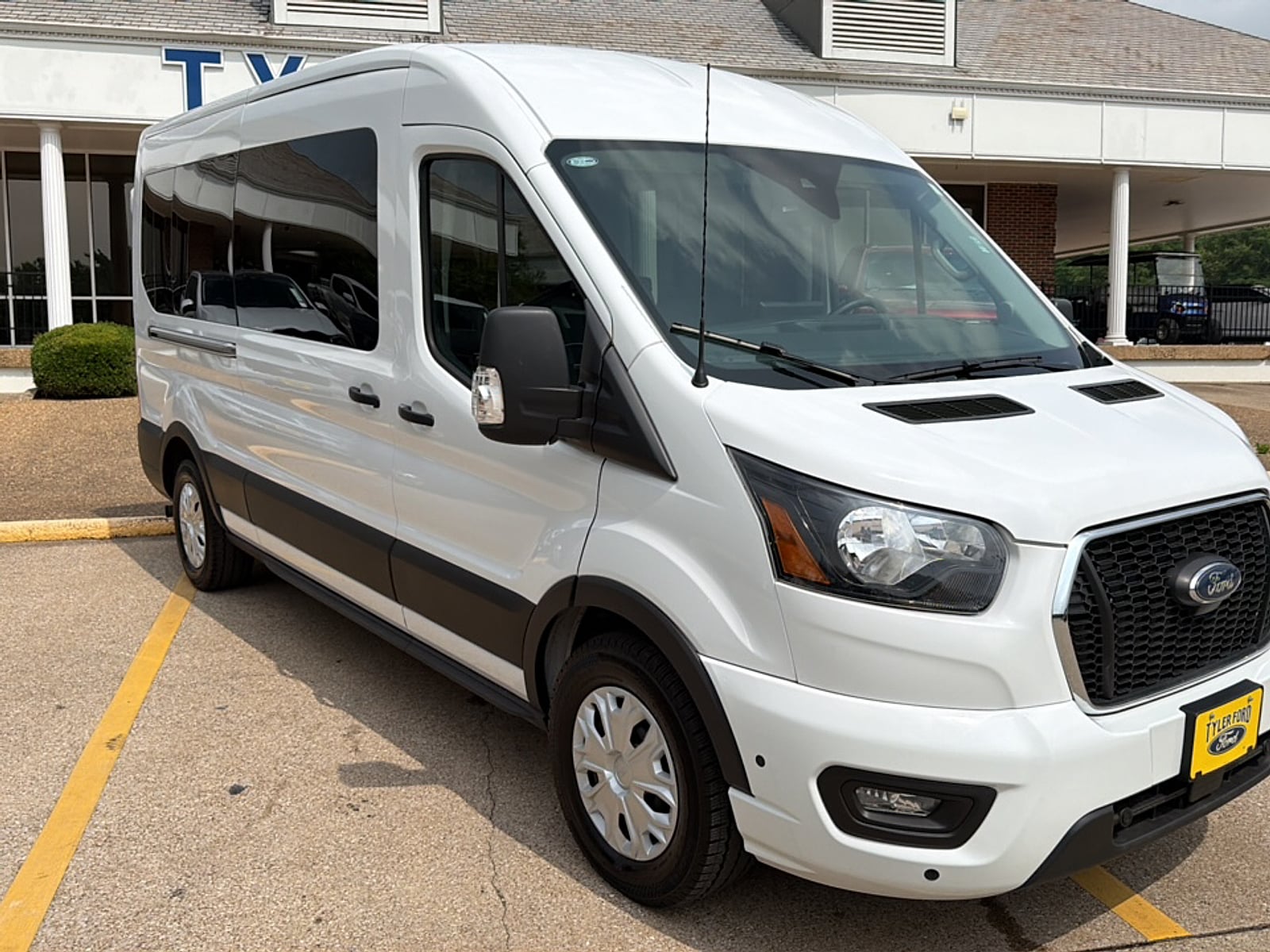 2025 Ford Transit 350 XLT Med Roof Sliding Pass. 148's photo