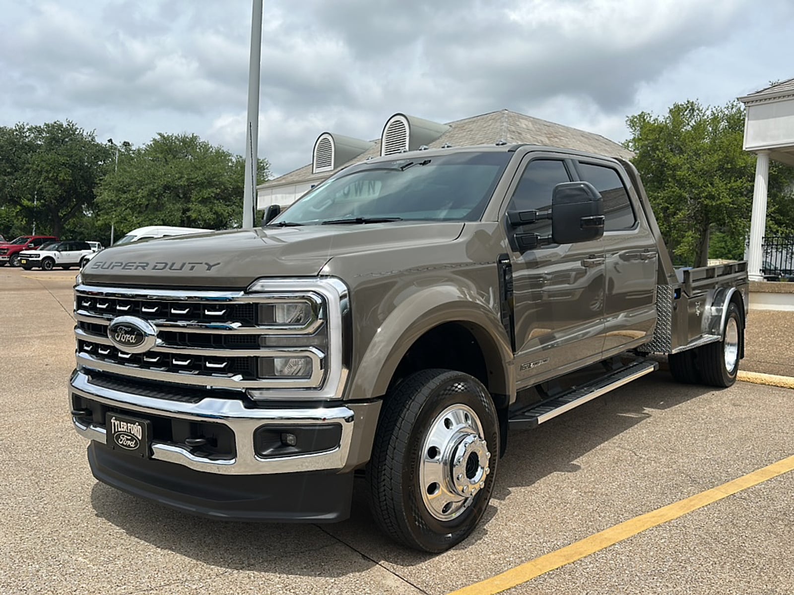 2026 Ford F-450 Lariat 4x4 Crew Cab 179-In DRW's photo