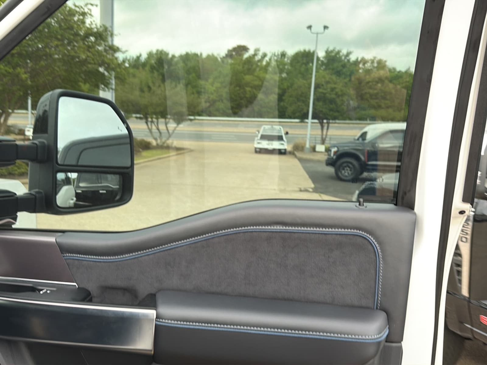 2026 Ford F-250 Super Duty Platinum - Photo 15