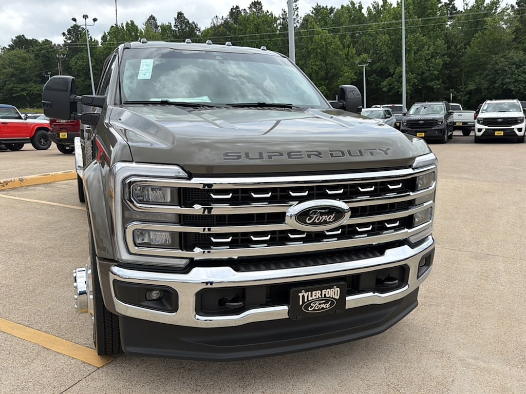 New 2026 Ford F-450 Chassis Lariat