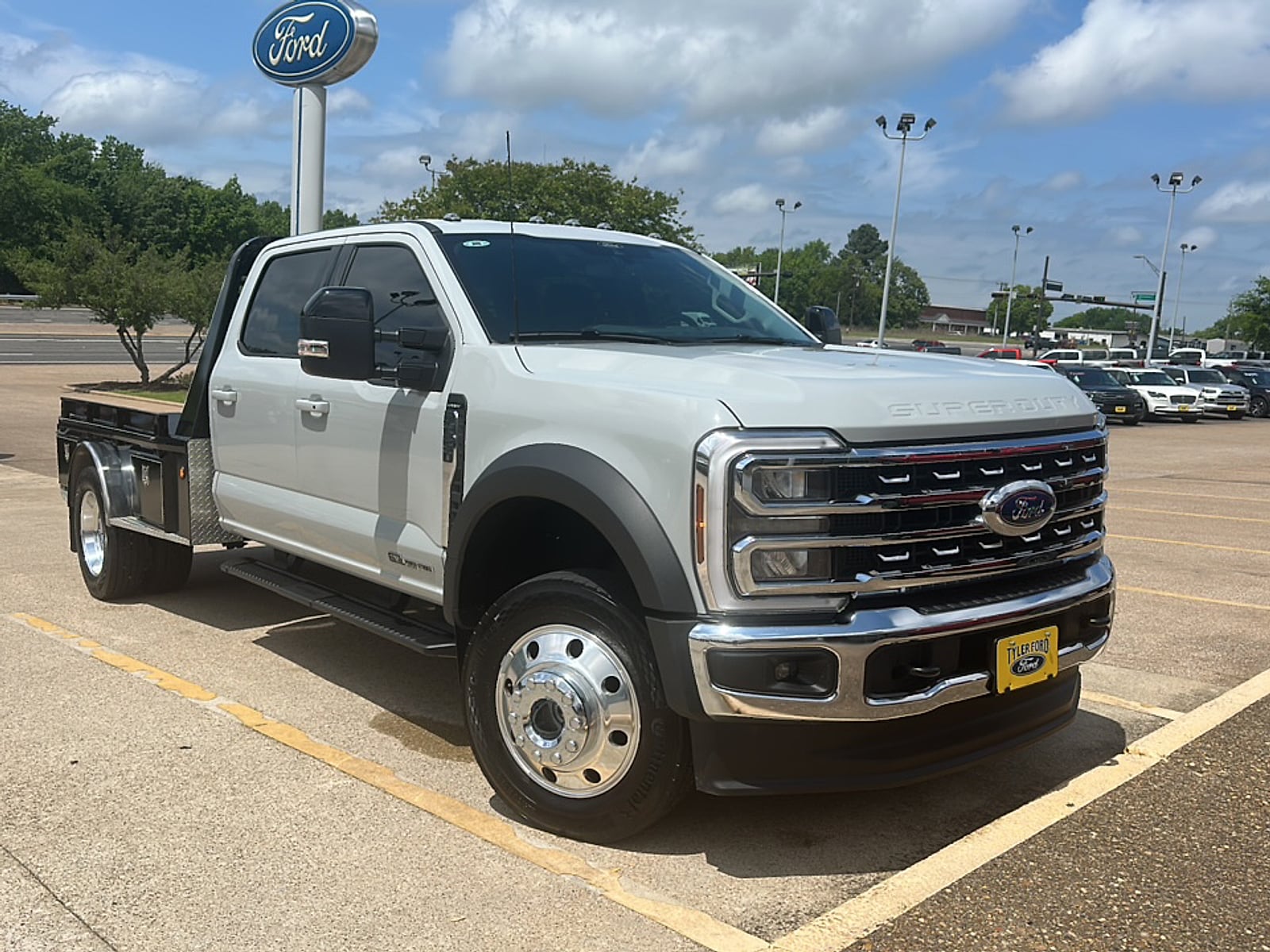2025 Ford F-550 Lariat 4x4 Crew Cab 179-In DRW's photo