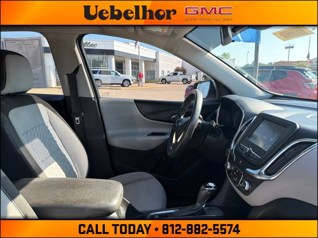 Used 2018 Chevrolet Equinox LT with VIN 2GNAXJEV0J6166464 for sale in Jasper, IN