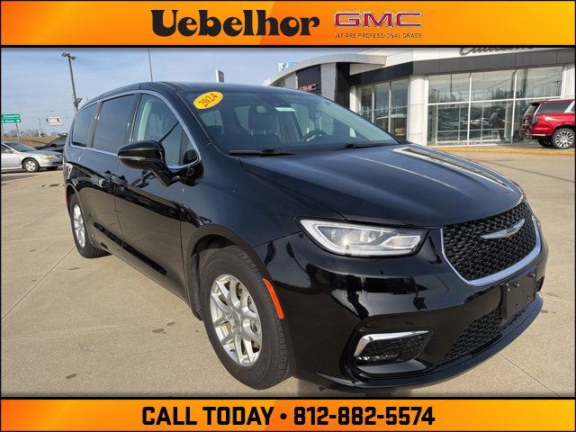2024 Chrysler Pacifica Touring L's photo