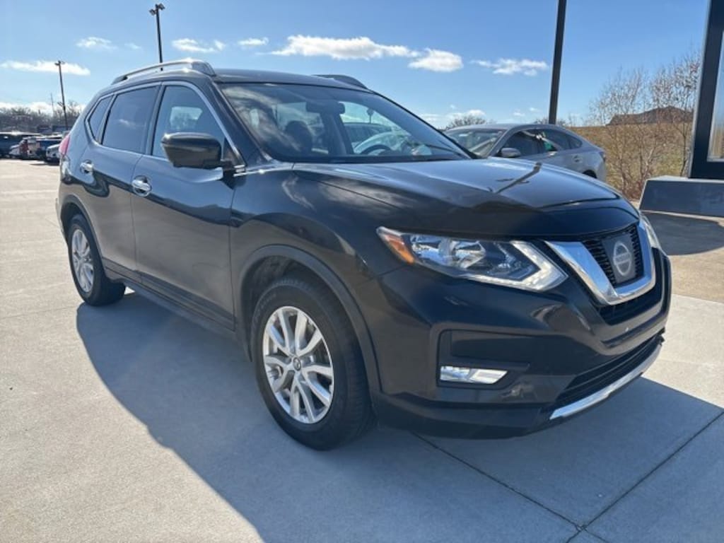 Used 2017 Nissan Rogue SV