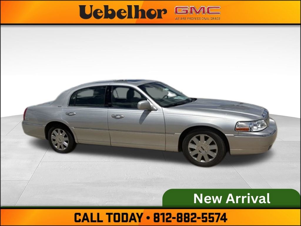 Used 2004 Lincoln Town Car Ultimate with VIN 1LNHM83W64Y625673 for sale in Jasper, IN