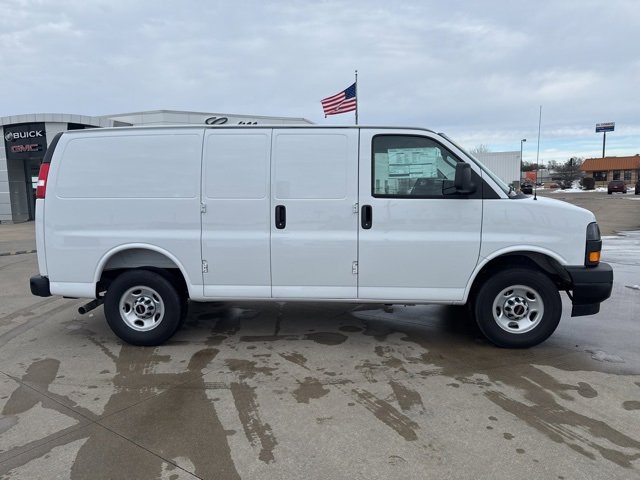 2024 Gmc Savana Cargo 2500 photo 3