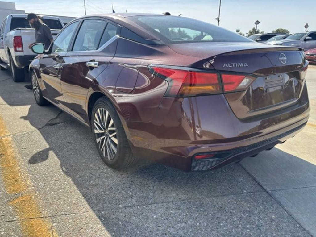 Used 2024 Nissan Altima 2.5 SV