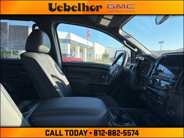 2024 Nissan Titan PRO-4X photo 2