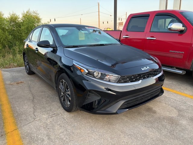 2024 Kia Forte LXS photo 2