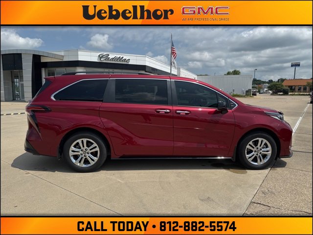 2022 Toyota Sienna XSE photo 3