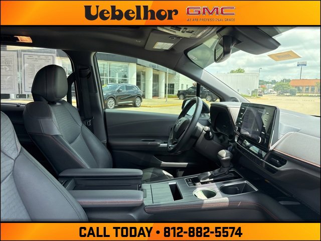2022 Toyota Sienna XSE photo 2