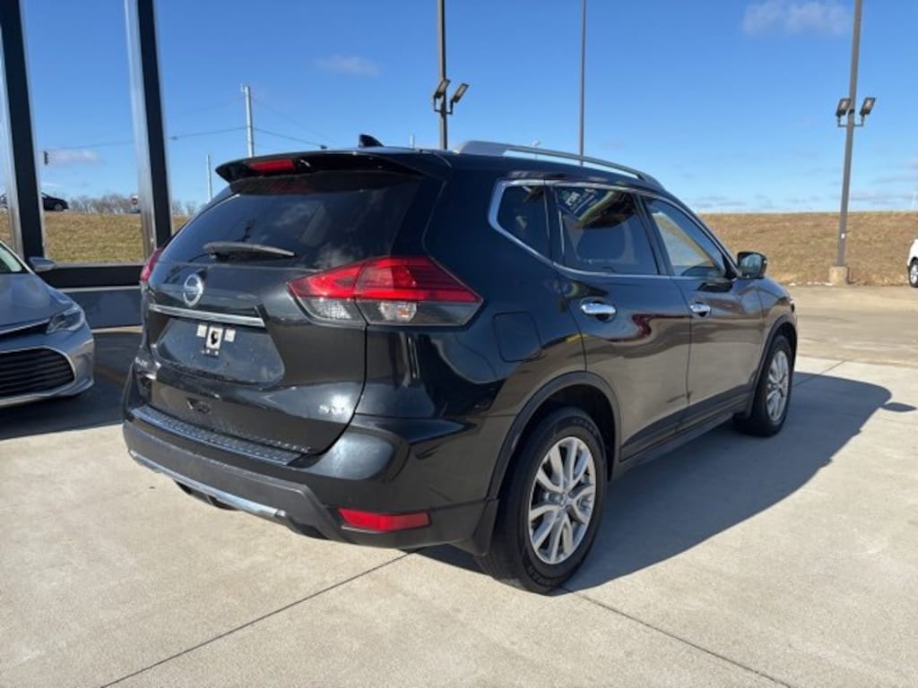 Used 2017 Nissan Rogue SV