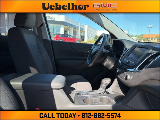 2022 Chevrolet Equinox LT photo 2