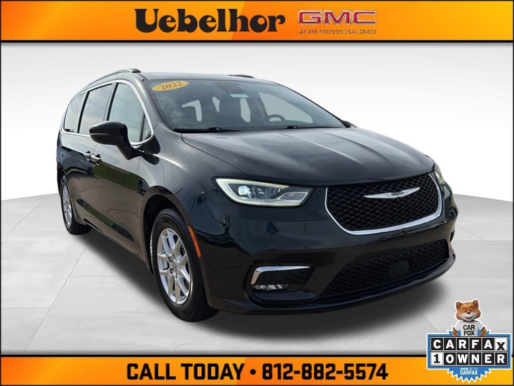 2022 Chrysler Pacifica Touring L's photo