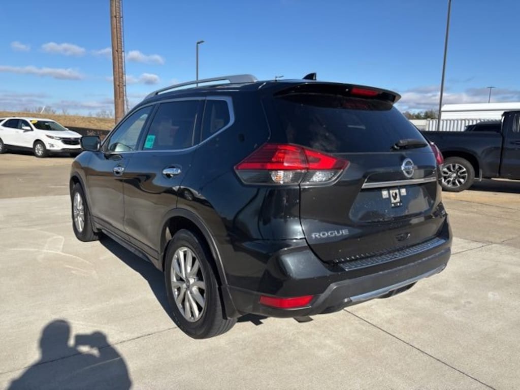 Used 2017 Nissan Rogue SV