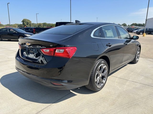 2023 Chevrolet Malibu 1LT photo 2