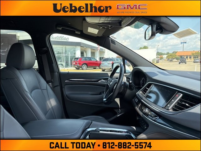 2022 Buick Enclave Essence photo 2