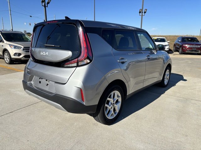 2024 Kia Soul LX photo 2