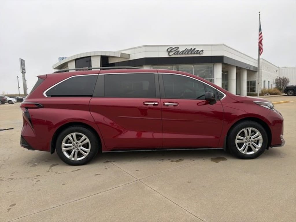 Used 2022 Toyota Sienna XSE