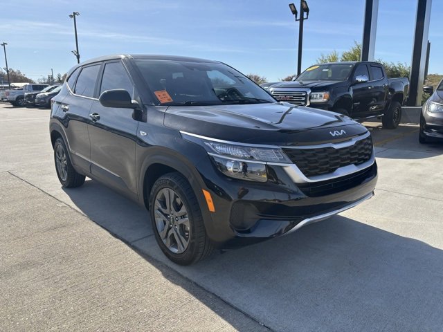 2023 Kia Seltos LX photo 2