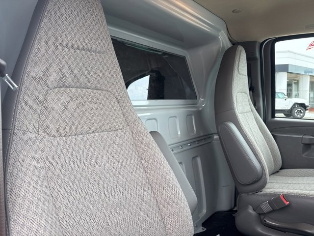 2024 Gmc Savana Cargo 2500 photo 4