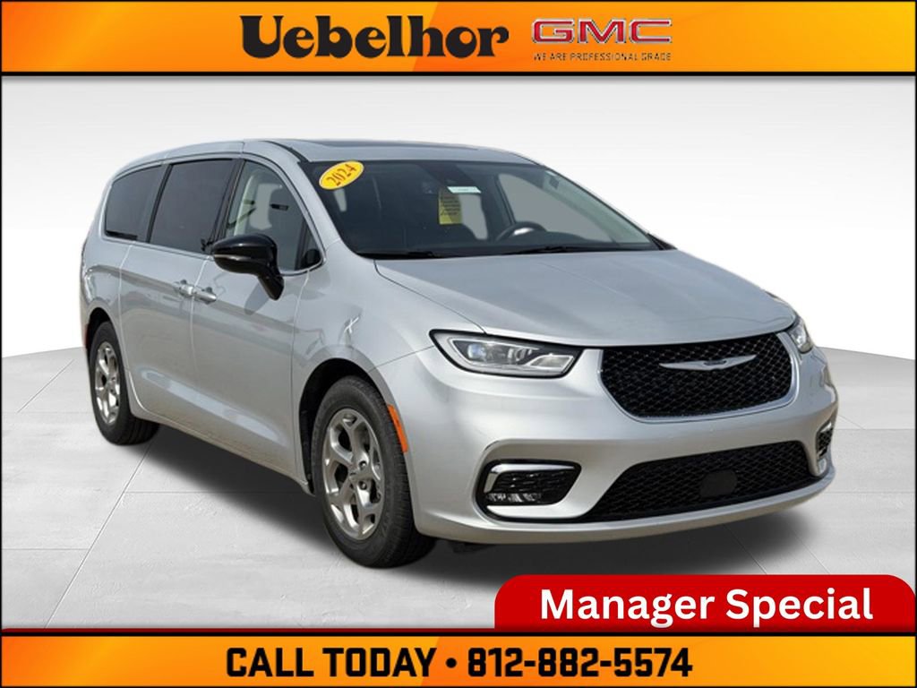 2024 Chrysler Pacifica Limited's photo