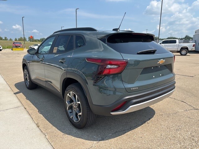 2025 Chevrolet Trax LT photo 3