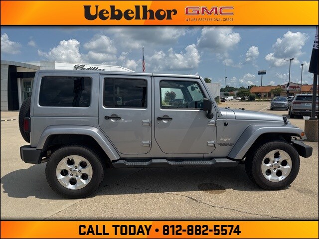 2013 Jeep Wrangler Unlimited Sahara photo 2