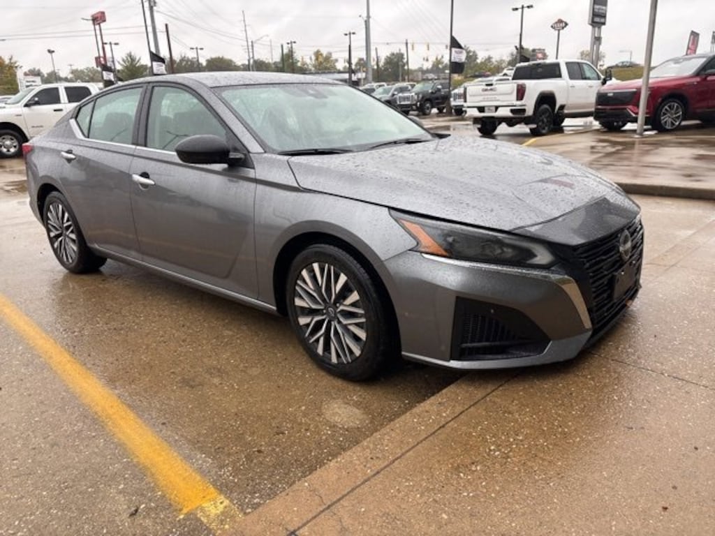 Used 2024 Nissan Altima 2.5 SV