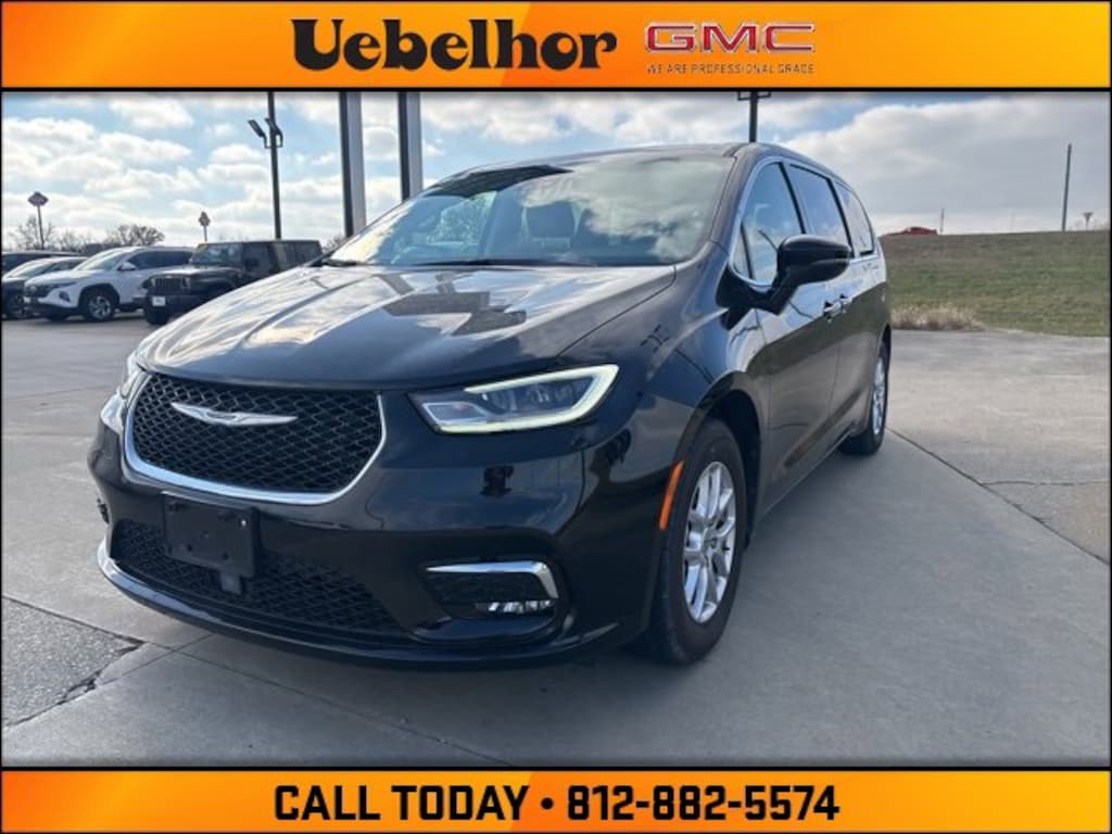 Used 2024 Chrysler Pacifica Touring L