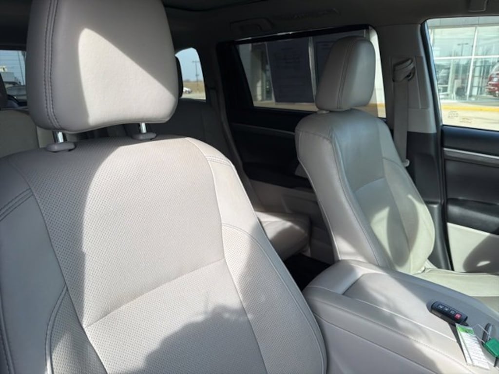 Used 2017 Toyota Highlander Limited