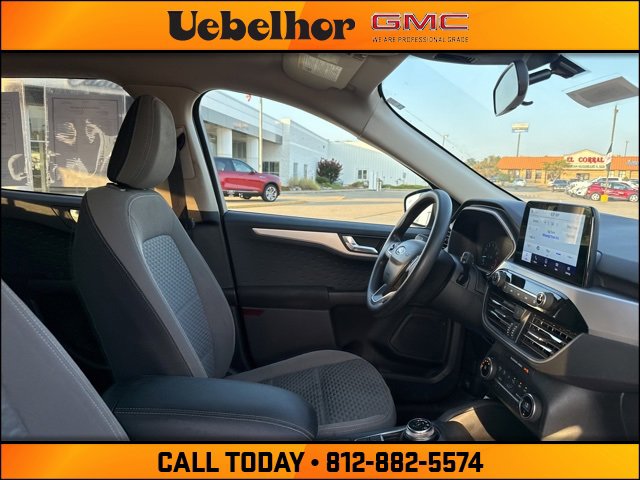 2020 Ford Escape SE photo 2