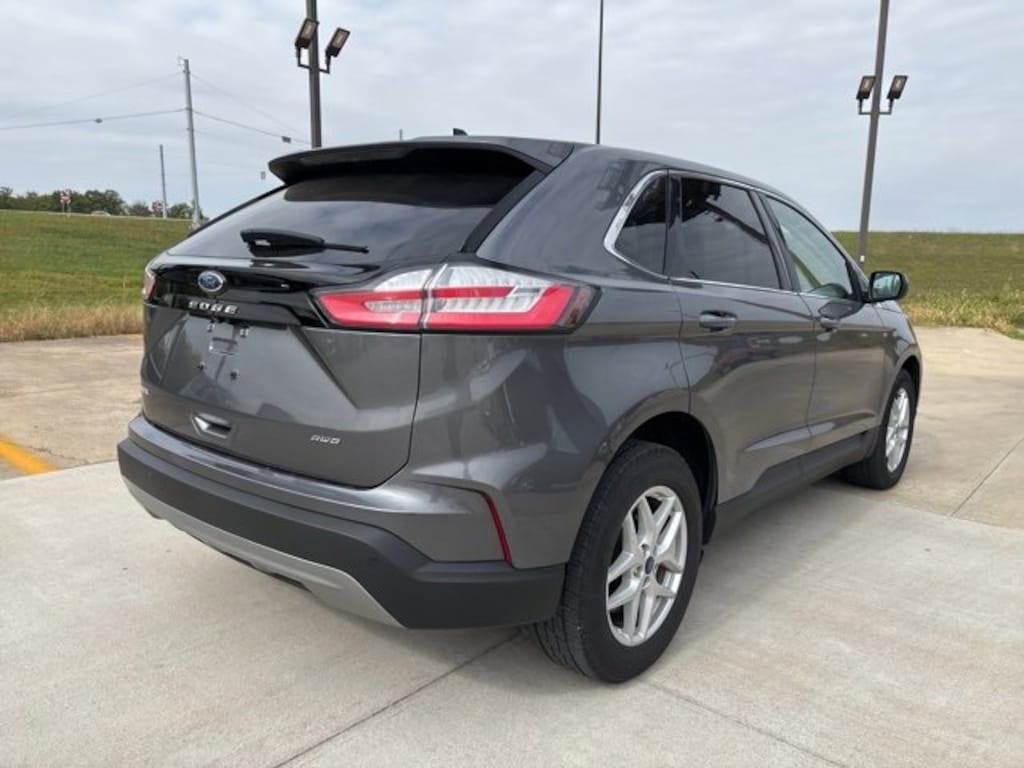 Used 2022 Ford Edge SEL