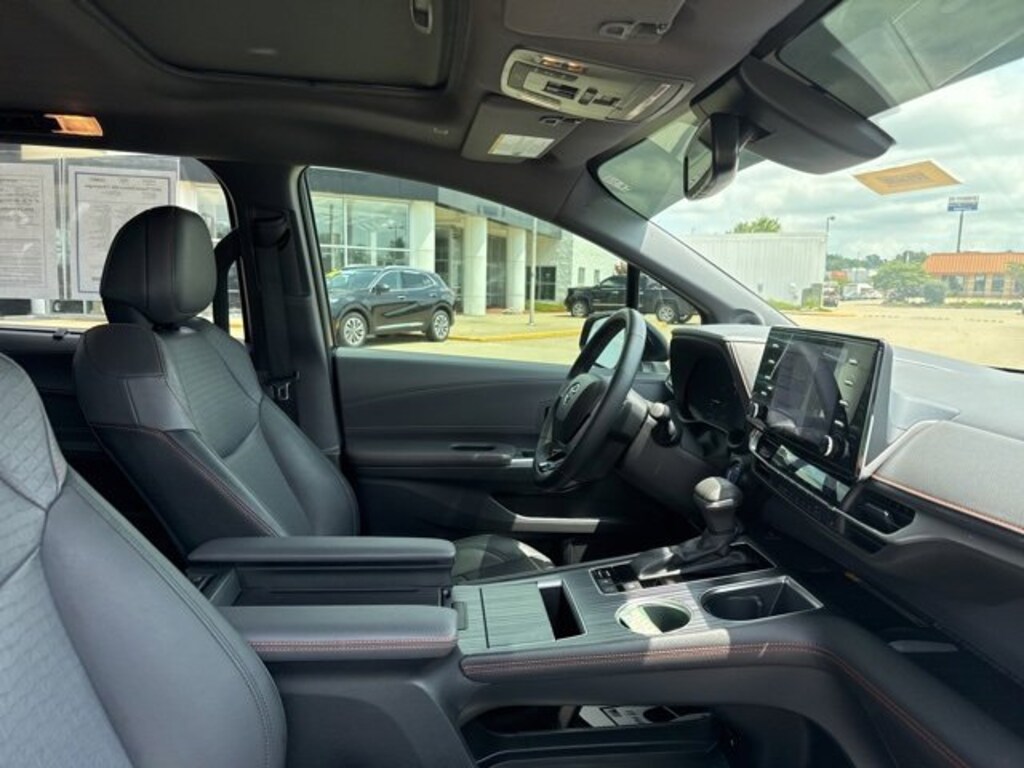 Used 2022 Toyota Sienna XSE Minivan/Van