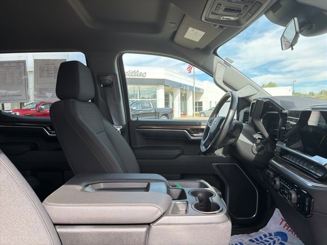 2022 Chevrolet Silverado 1500 LT photo 2