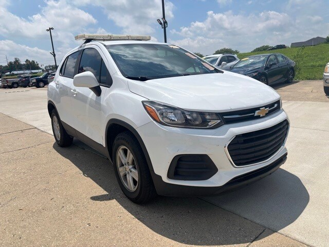 2021 Chevrolet Trax LS photo 2