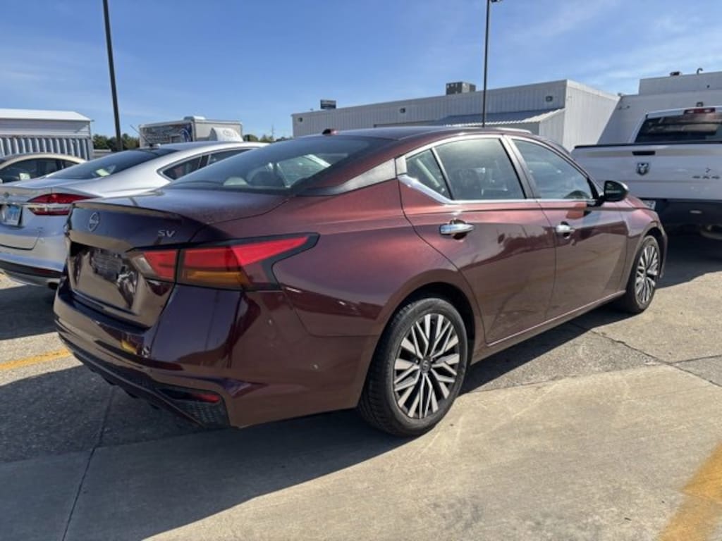 Used 2024 Nissan Altima 2.5 SV