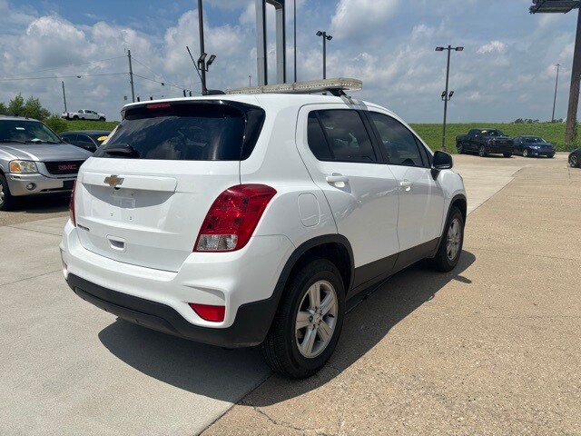 2021 Chevrolet Trax LS photo 3