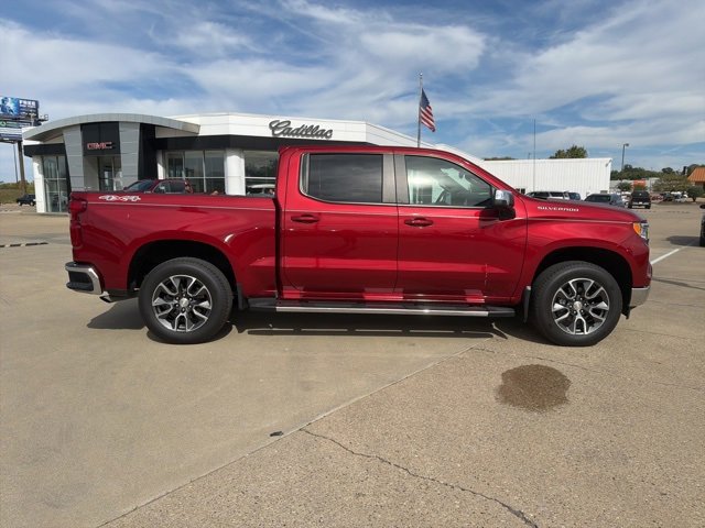 2022 Chevrolet Silverado 1500 LT photo 3