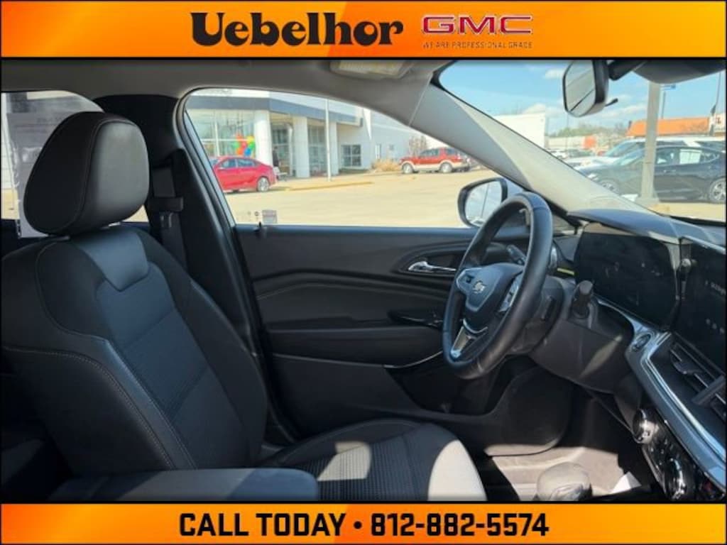 Used 2025 Chevrolet Trax LT SUV