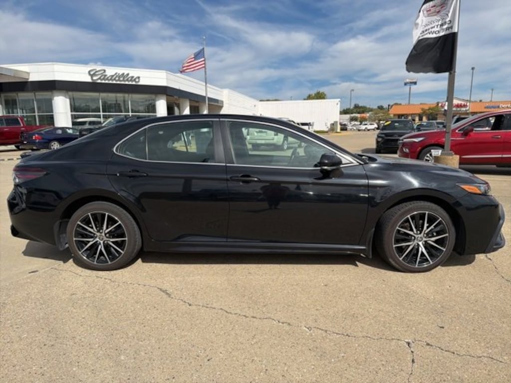 Used 2023 Toyota Camry SE