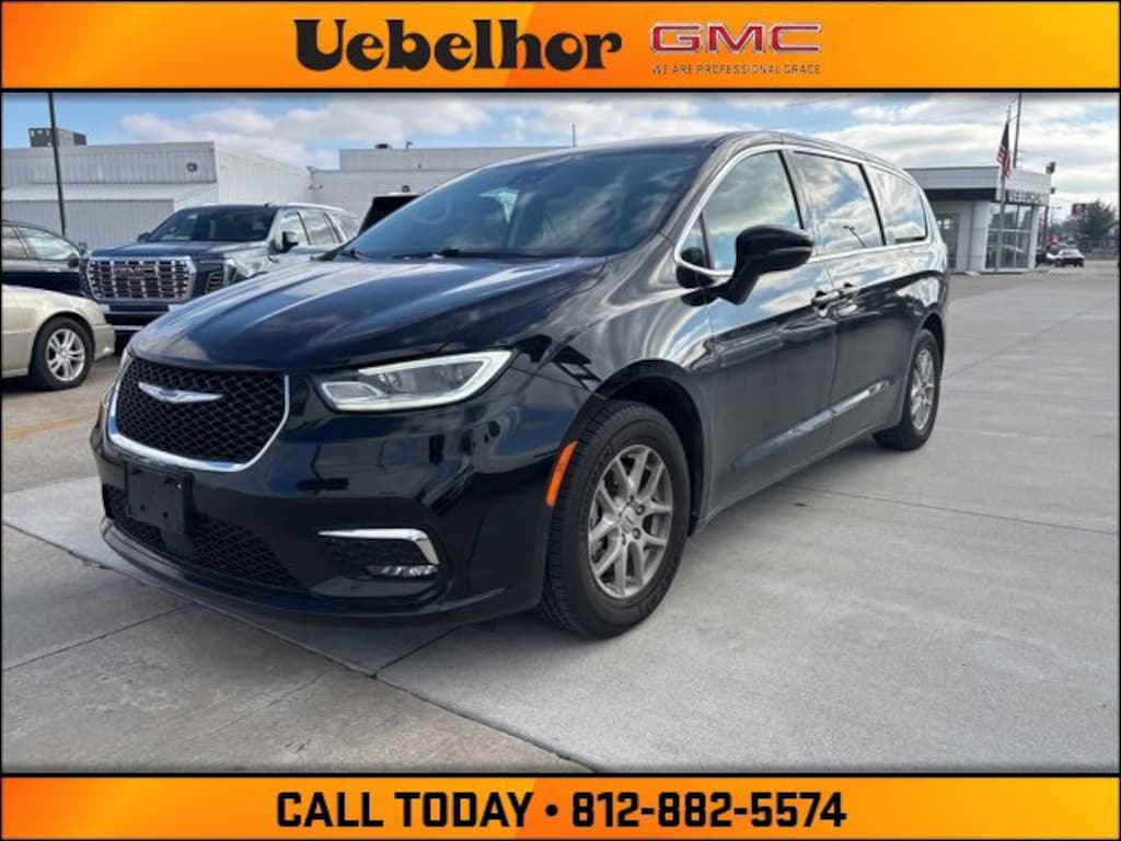 Used 2024 Chrysler Pacifica Touring L